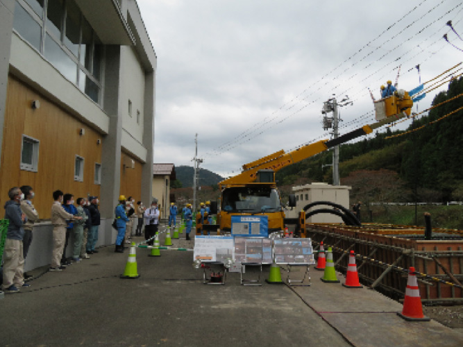 高圧応急用電源車による電力供給訓練を実施3