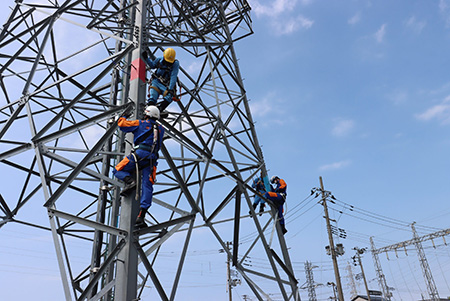 昇柱・昇塔訓練を実施！墜落体験も2