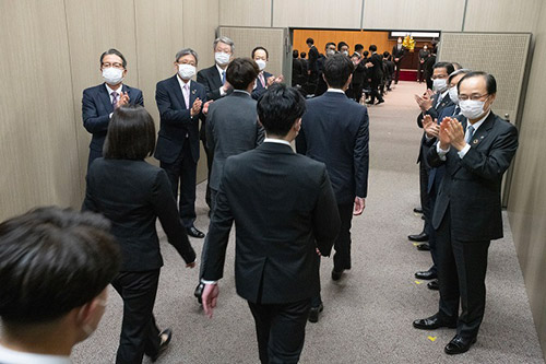 当日の新入社員の皆さんの様子です イメージ3