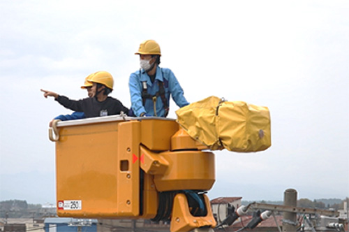 配電部門の仕事体験も！高所作業車・ドローン・配電資材に興味津々 イメージ1