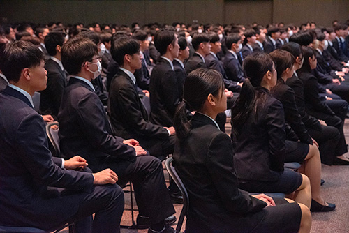 先輩社員によるビデオレター、ブランド動画を視聴 イメージ3