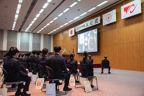 先輩社員によるビデオレター、ブランド動画を視聴 イメージ5