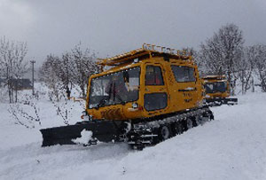 八甲田山系での雪上車運行訓練