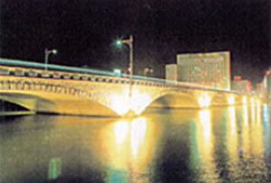 街にやすらぎとうるおいを・・・萬代橋