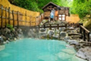 夏）森林に包まれた大露天風呂